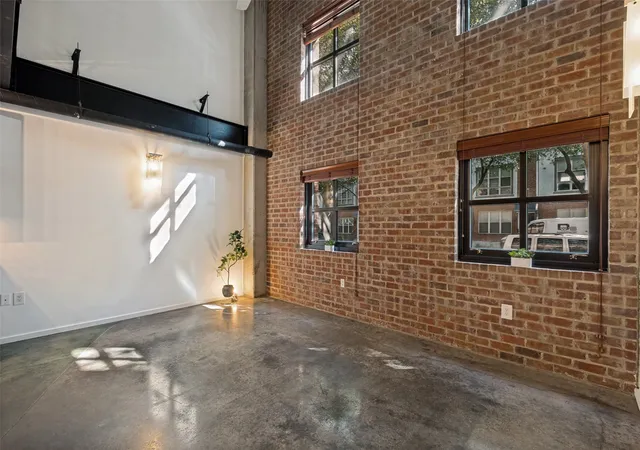 2nd image of 3110 Thomas Ave #109, Dallas, TX 75204 | MLS# 21341532