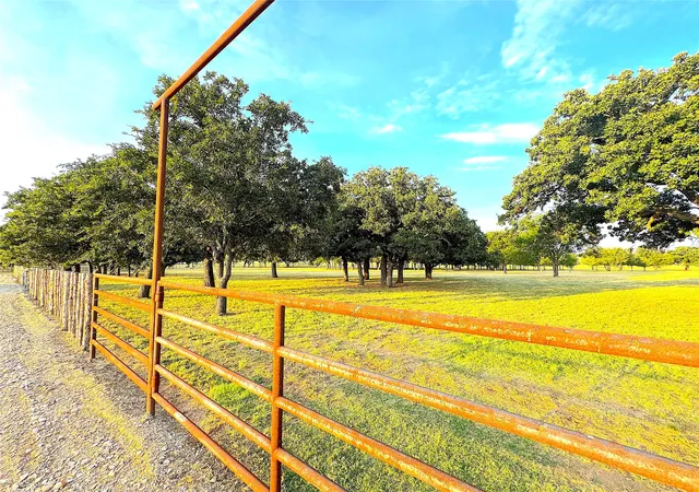 Photo 4 of House for sale at 10670 N Hwy 281, Perrin, TX 76486 | MLS# 21341534 | Listing updated on 2026-07-26