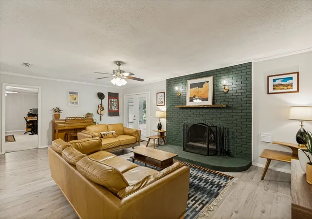 Photo 4 of Single family home for sale at 410 E White St, Pilot Point, TX 76258 | MLS# 21341439 | Listing updated on 2026-08-20