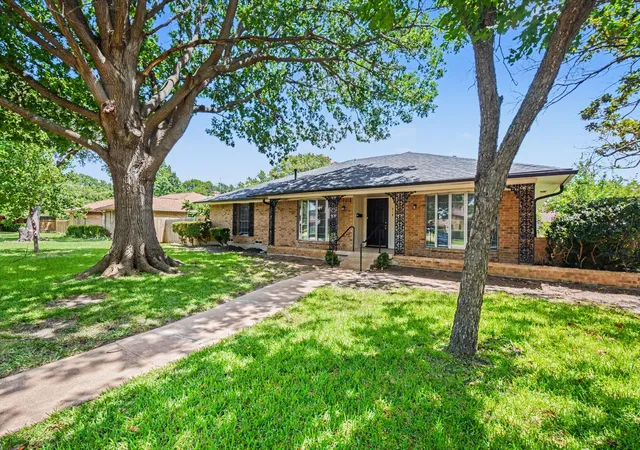 Photo 3 of Single family home for sale at 914 Bromwich St, Garland, TX 75040 | MLS# 21341025 | Listing updated on 2026-08-03