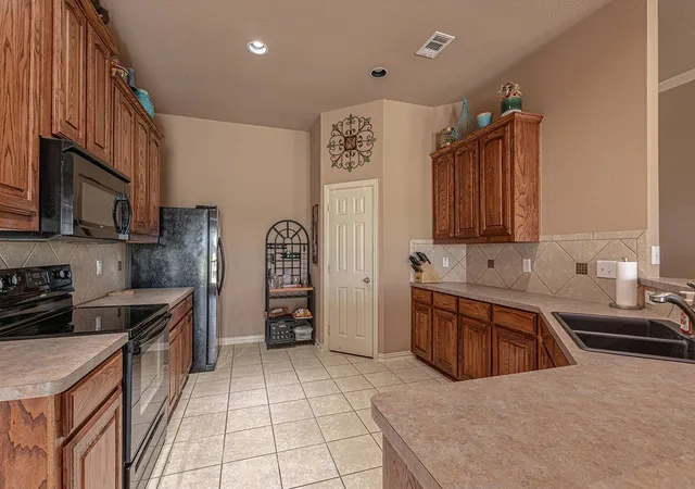 Photo 4 of Single family home for sale at 5234 County Road 4098, Kaufman, TX 75142 | MLS# 21341322 | Listing updated on 2026-10-05