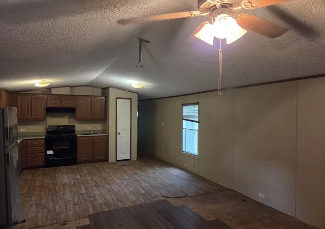 Photo 3 of Manufactured home for sale at 126 Tipps Rd, Whitesboro, TX 76273 | MLS# 21341578 | Listing updated on 2026-07-26
