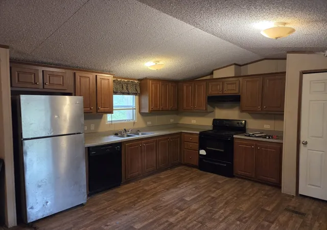 Photo 3 of Manufactured home for sale at 126 Tipps Rd, Whitesboro, TX 76273 | MLS# 21341578 | Listing updated on 2026-10-01