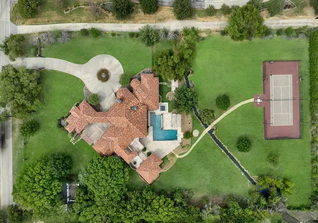 Photo 2 of Mansion for sale at 211 Pine Dr, Southlake, TX 76092 | MLS# 21341303 | Listing updated on 2026-08-31