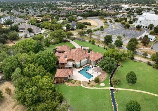 Photo 3 of Mansion for sale at 211 Pine Dr, Southlake, TX 76092 | MLS# 21341303 | Listing updated on 2026-08-31
