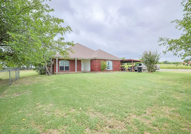 Photo 3 of Single family home for sale at 651 Gregory St #1, Weatherford, TX 76087 | MLS# 21341027 | Listing updated on 2026-08-29