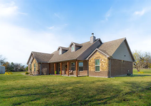 Photo 4 of House for sale at 2621 Fm 1827, Mc Kinney, TX 75071 | MLS# 21297336 | Listing updated on 2026-08-30