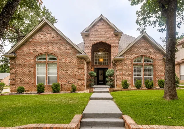 Photo 3 of Single family home for sale at 2326 Ox Bow Ct, Arlington, TX 76006 | MLS# 21341556 | Listing updated on 2026-08-17
