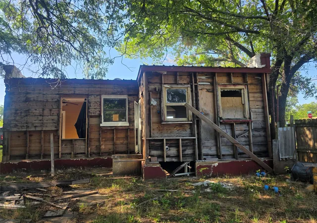 Photo 3 of Single family home for sale at 1100 E Walker St, Breckenridge, TX 76424 | MLS# 21339117 | Listing updated on 2026-10-04