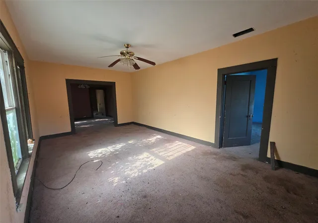 Photo 2 of Single family home for sale at 905 W Walker St, Breckenridge, TX 76424 | MLS# 21341680 | Listing updated on 2026-10-04