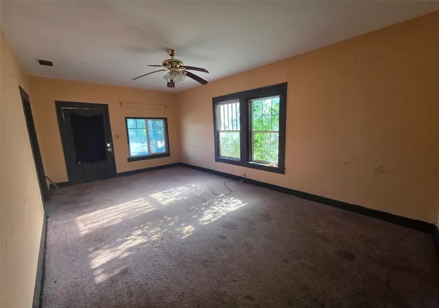 Photo 3 of Single family home for sale at 905 W Walker St, Breckenridge, TX 76424 | MLS# 21341680 | Listing updated on 2026-10-04