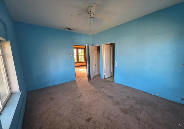 Photo 3 of Single family home for sale at 905 W Walker St, Breckenridge, TX 76424 | MLS# 21341680 | Listing updated on 2026-10-04