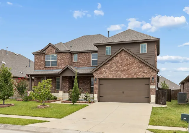 Photo 2 of Single family home for sale at 2900 Half Moon Rd, Aubrey, TX 76227 | MLS# 21341516 | Listing updated on 2026-08-11