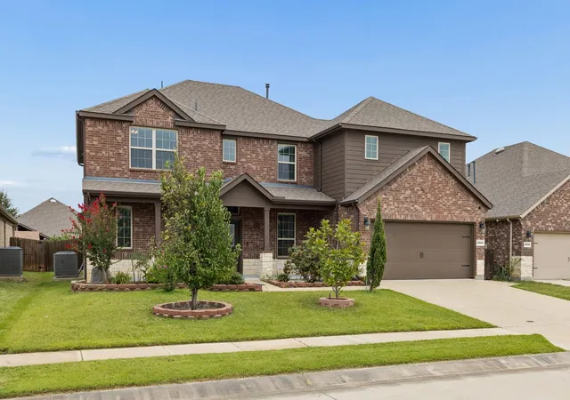 Photo 3 of Single family home for sale at 2900 Half Moon Rd, Aubrey, TX 76227 | MLS# 21341516 | Listing updated on 2026-08-11
