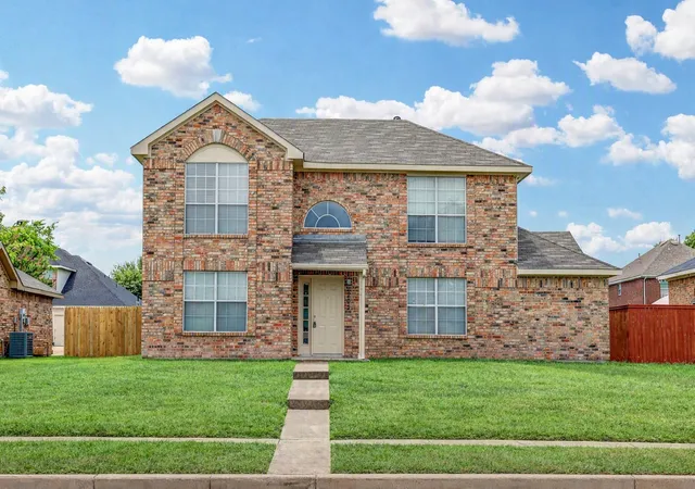 Photo 2 of Sale Pending at 202 Lavender Dr, Cedar Hill, TX 75104 | MLS# 21341278 | Listing updated on 2026-08-17