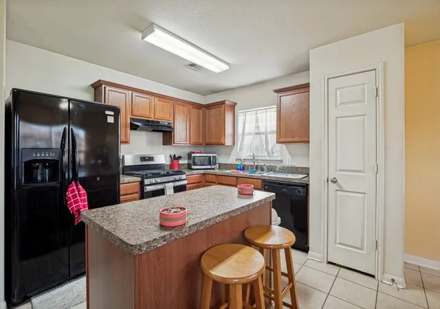 Photo 1 of Single family home for sale at 624 Noble Grv, Fort Worth, TX 76140 | MLS# 21341698 | Listing updated on 2026-10-28