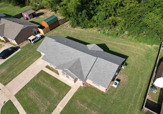 Photo 4 of Single family home for sale at 2001 Solomon Dr, Commerce, TX 75428 | MLS# 21341716 | Listing updated on 2026-09-19