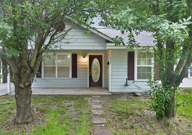 Photo 2 of Single family home for sale at 1002 Pine St, Bonham, TX 75418 | MLS# 21341725 | Listing updated on 2026-08-26