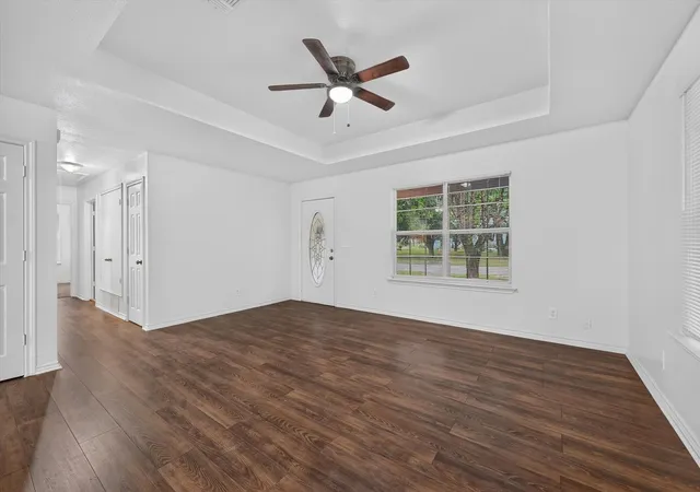 Photo 3 of Single family home for sale at 1002 Pine St, Bonham, TX 75418 | MLS# 21341725 | Listing updated on 2026-08-26