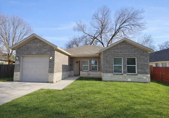 Photo 1 of Single family home for sale at 2550 Eugene St, Dallas, TX 75215 | MLS# 21341769 | Listing updated on 2026-07-27