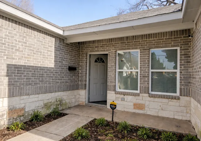 Photo 2 of Single family home for sale at 2550 Eugene St, Dallas, TX 75215 | MLS# 21341769 | Listing updated on 2026-07-27