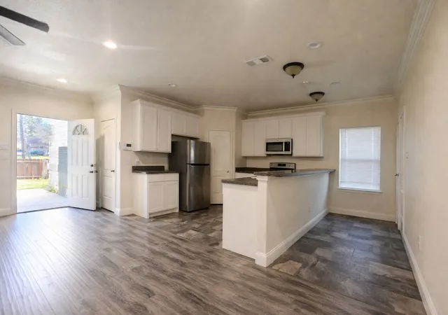 Photo 4 of Single family home for sale at 2550 Eugene St, Dallas, TX 75215 | MLS# 21341769 | Listing updated on 2026-07-27
