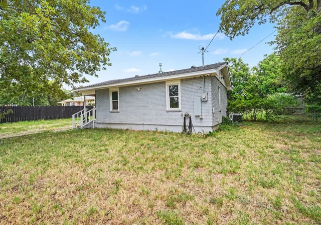 Photo 2 of Single family home for sale at 6337 Renwood Dr, Fort Worth, TX 76140 | MLS# 21341784 | Listing updated on 2026-08-07