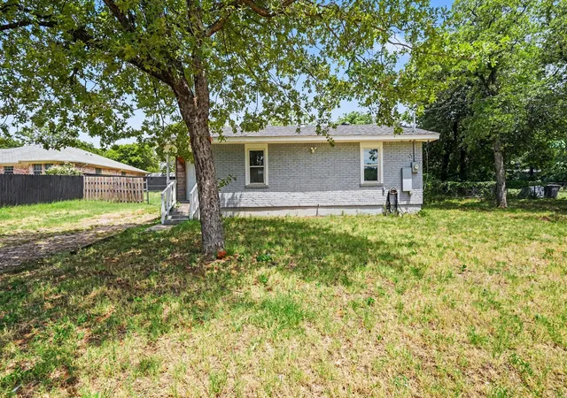 Photo 3 of Single family home for sale at 6337 Renwood Dr, Fort Worth, TX 76140 | MLS# 21341784 | Listing updated on 2026-08-07