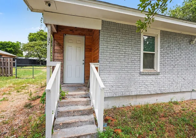 Photo 4 of Single family home for sale at 6337 Renwood Dr, Fort Worth, TX 76140 | MLS# 21341784 | Listing updated on 2026-08-07