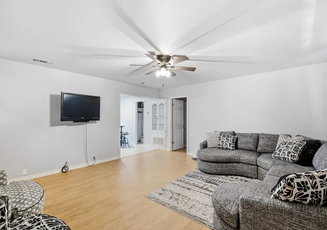 Photo 3 of Single family home for sale at 917 E Ross Ave, De Leon, TX 76444 | MLS# 21341434 | Listing updated on 2026-09-26