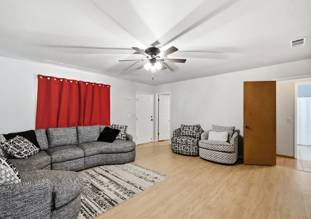 Photo 4 of Single family home for sale at 917 E Ross Ave, De Leon, TX 76444 | MLS# 21341434 | Listing updated on 2026-09-26