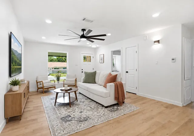 Photo 2 of Single family home for sale at 321 Nw Wintercrest Rd, Burleson, TX 76028 | MLS# 21341808 | Listing updated on 2026-09-25