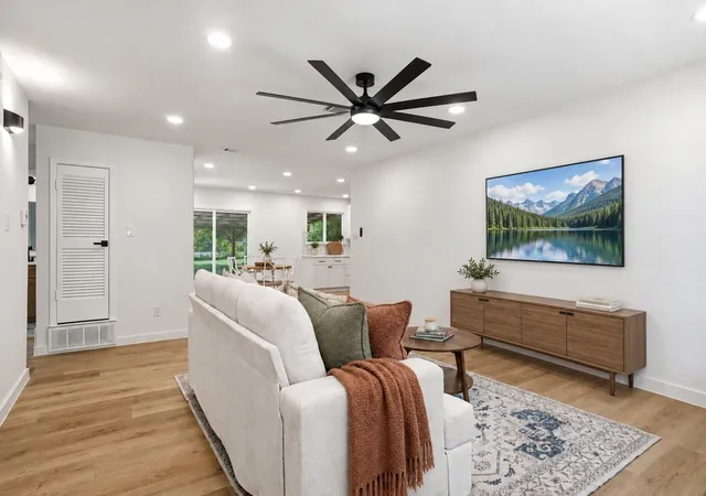 Photo 3 of Single family home for sale at 321 Nw Wintercrest Rd, Burleson, TX 76028 | MLS# 21341808 | Listing updated on 2026-09-25