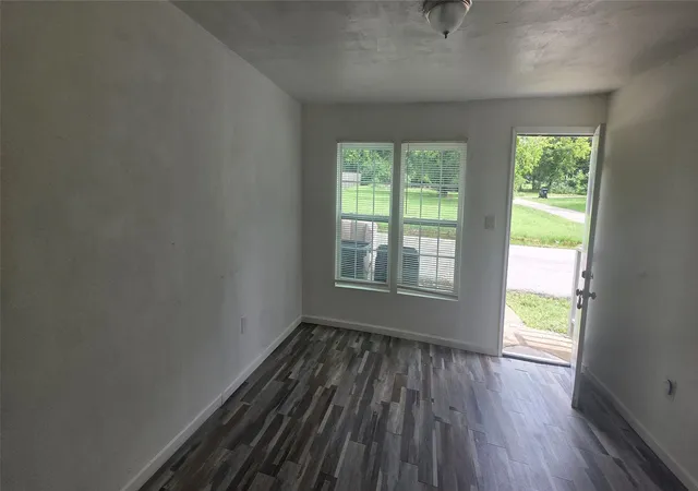 Photo 3 of Single family home for sale at 3510 Marshall St, Greenville, TX 75401 | MLS# 21341741 | Listing updated on 2026-08-27