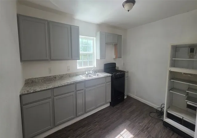 Photo 4 of Single family home for sale at 3510 Marshall St, Greenville, TX 75401 | MLS# 21341741 | Listing updated on 2026-08-27