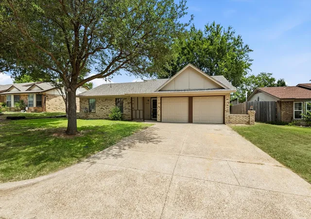 Photo 2 of Single family home for sale at 5907 Cedar Ridge Dr, Arlington, TX 76017 | MLS# 21341817 | Listing updated on 2026-10-05