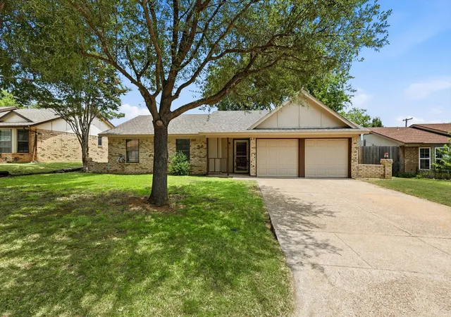 Photo 3 of Single family home for sale at 5907 Cedar Ridge Dr, Arlington, TX 76017 | MLS# 21341817 | Listing updated on 2026-10-05