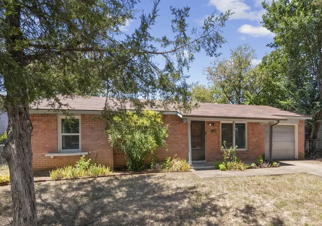 Photo 2 of Single family home for sale at 4816 Eastover Ave, Fort Worth, TX 76119 | MLS# 21338669 | Listing updated on 2026-09-01