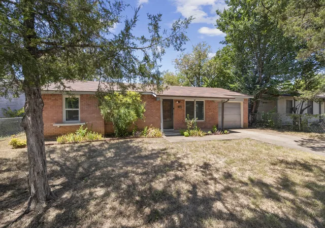 Photo 3 of Single family home for sale at 4816 Eastover Ave, Fort Worth, TX 76119 | MLS# 21338669 | Listing updated on 2026-09-01