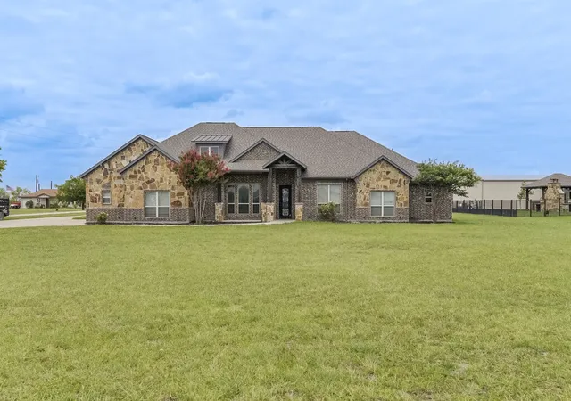 Photo 2 of Single family home for sale at 239 N Armstrong Rd, Venus, TX 76084 | MLS# 21341608 | Listing updated on 2026-08-04