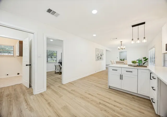 Photo 3 of Single family home for sale at 122 Mercer Dr, Sherman, TX 75090 | MLS# 21340808 | Listing updated on 2026-10-06