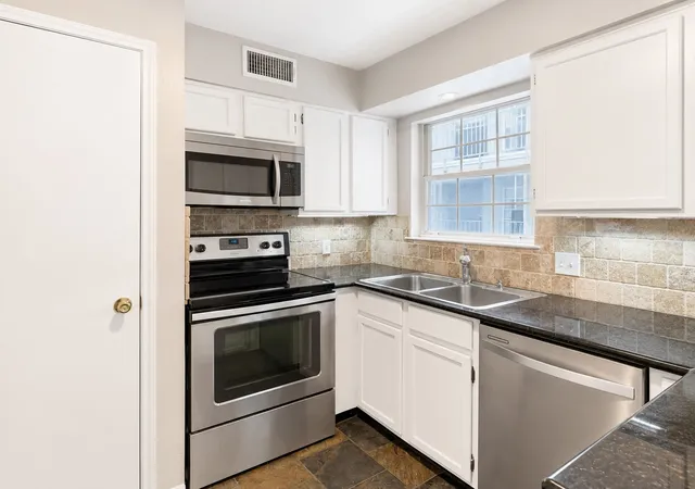 Photo 3 of Condo for sale at 4303 Buena Vista St #202, Dallas, TX 75205 | MLS# 21341880 | Listing updated on 2026-08-24