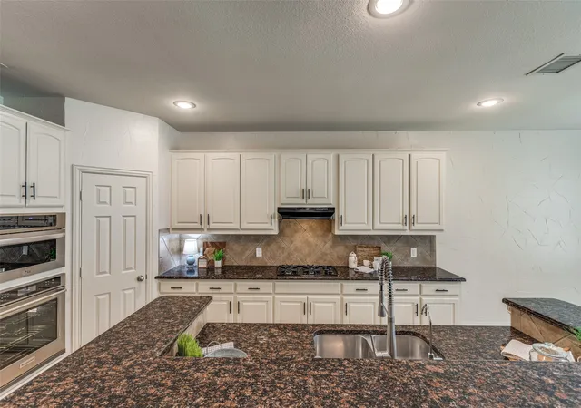 Photo 3 of Single family home for sale at 3516 Lindale Dr, Mc Kinney, TX 75072 | MLS# 21341890 | Listing updated on 2026-08-26