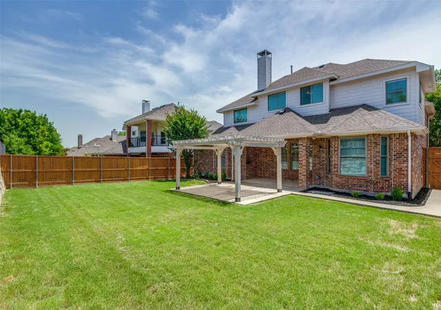 Photo 4 of Single family home for sale at 3516 Lindale Dr, Mc Kinney, TX 75072 | MLS# 21341890 | Listing updated on 2026-09-29
