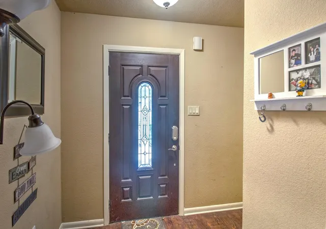Photo 4 of Single family home for sale at 1010 Kiowa Dr W, Gainesville, TX 76240 | MLS# 21341918 | Listing updated on 2026-07-27
