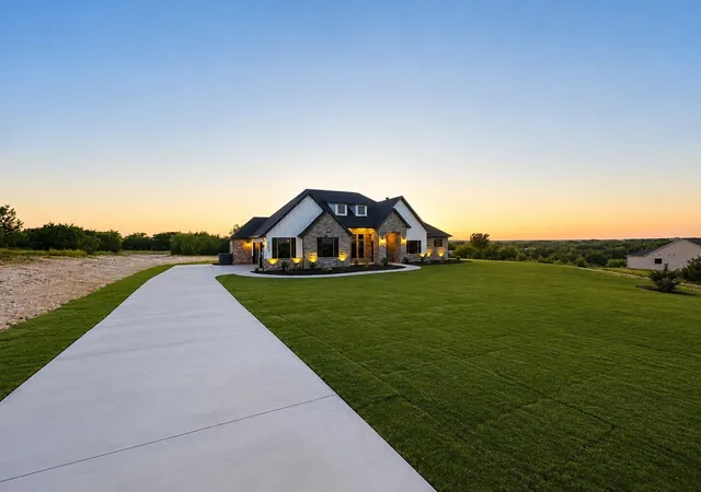 Photo 3 of Single family home for sale at 153 Fan Mill Trl, Weatherford, TX 76085 | MLS# 21340125 | Listing updated on 2026-08-24