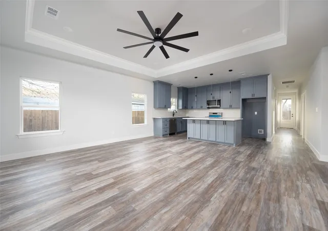Photo 3 of Single family home for sale at 411 W Elm St, Whitewright, TX 75491 | MLS# 21341473 | Listing updated on 2026-08-23