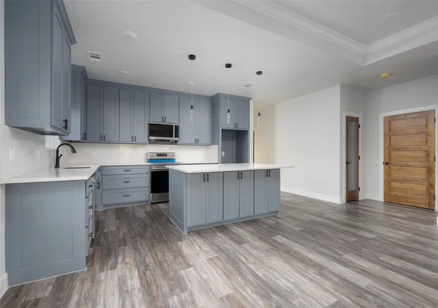 Photo 3 of Single family home for sale at 411 W Elm St, Whitewright, TX 75491 | MLS# 21341473 | Listing updated on 2026-10-09