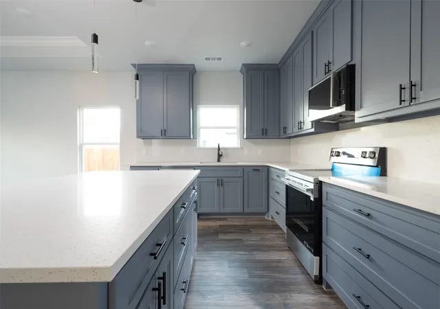 Photo 4 of Single family home for sale at 411 W Elm St, Whitewright, TX 75491 | MLS# 21341473 | Listing updated on 2026-10-09