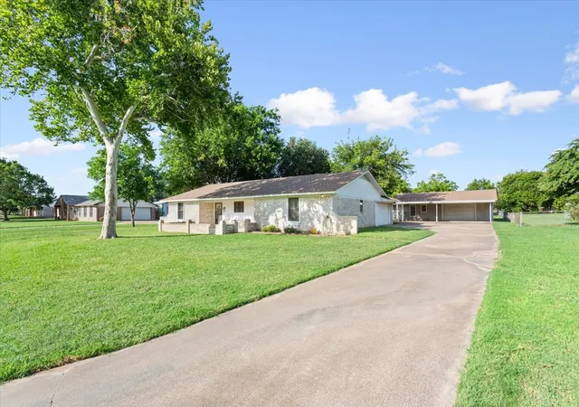Photo 1 of Single family home for sale at 108 Towne West Dr, Lorena, TX 76655 | MLS# 21334990 | Listing updated on 2026-10-06